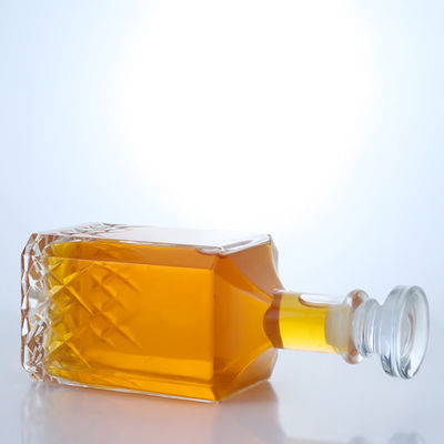 Individuelle Polygon Glasflasche für Wodka Whisky Gin Rum Spirit