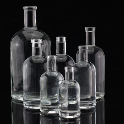 Glas-Basismaterial Wodka Alkohol Glasflasche unterschiedliche Größen für Destillerien