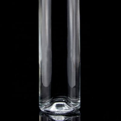 Exquisite Design Wodka Alkohol Glasflasche 750ml Klarglasflasche mit Schraubverschluss