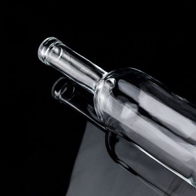Exquisite Design Wodka Alkohol Glasflasche 750ml Klarglasflasche mit Schraubverschluss