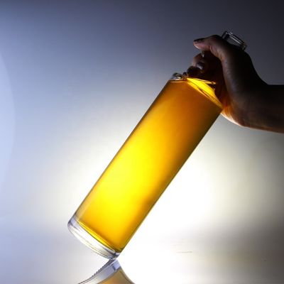 750 ml Wodka Glasflasche mit Korken und einzigartiger Zylinderform in einzigartigem Design