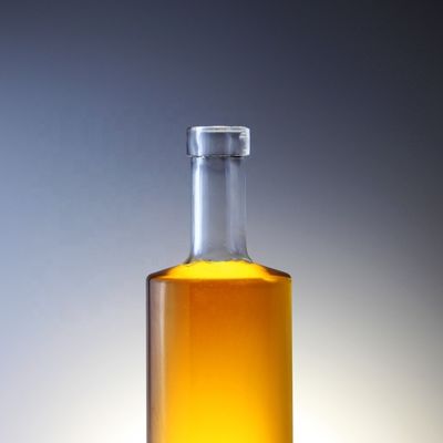 750 ml Wodka Glasflasche mit Korken und einzigartiger Zylinderform in einzigartigem Design