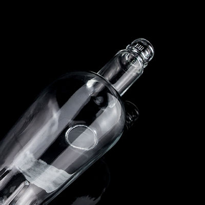500ml700ml750ml klare Whisky Flasche mit Super Flint Glas Custom geschnitzt einzigartiges Design