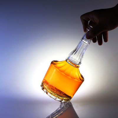 500 ml Glasflasche mit Kork für Whisky, Wodka, Spirituosen, Gravierungen im langen Hals