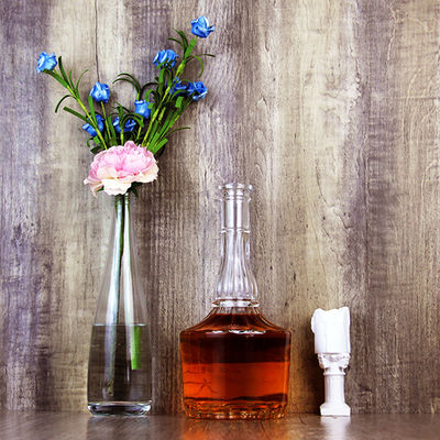 500 ml Glasflasche mit Kork für Whisky, Wodka, Spirituosen, Gravierungen im langen Hals