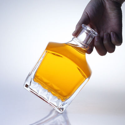 Whisky Glasflasche Square Pop 750 ml für die traditionelle Whisky Auswahl