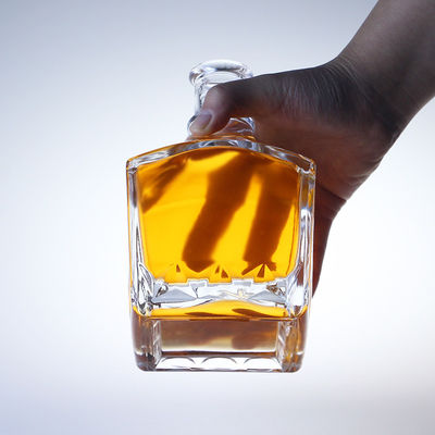 Whisky Glasflasche Square Pop 750 ml für die traditionelle Whisky Auswahl