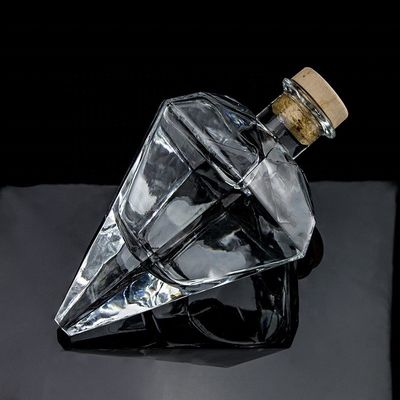 Individuell gestaltete Logo-Gravur Transparente einzigartige Form Gin Glasflasche mit Kork