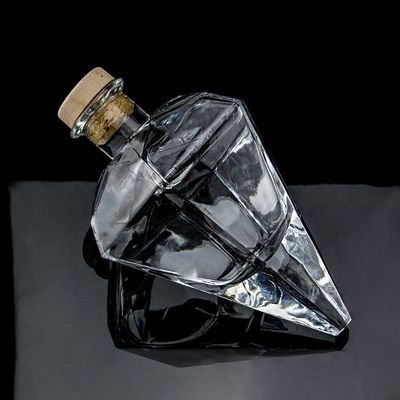 Individuell gestaltete Logo-Gravur Transparente einzigartige Form Gin Glasflasche mit Kork