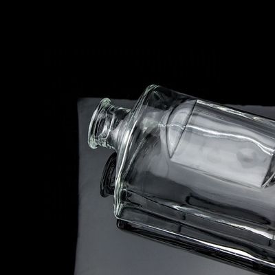 Maßgeschneiderte 750 ml Glasflasche mit Korkkappe und klarem runden Finish