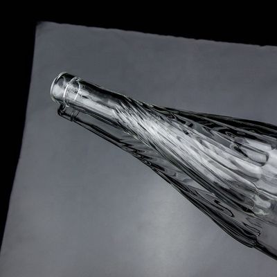 Glas-Körpermaterial 500 ml 700 ml Whisky-Weinflasche mit einzigartigem Boden