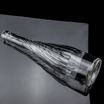Glas-Körpermaterial 500 ml 700 ml Whisky-Weinflasche mit einzigartigem Boden
