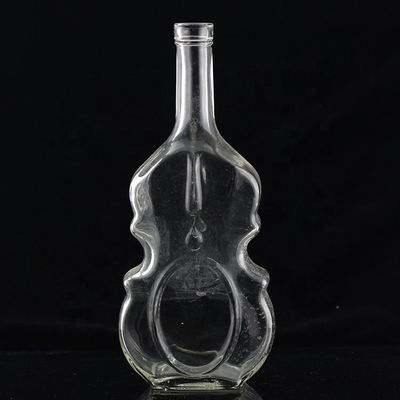 700 ml Gitarrenförmige Glasflaschen mit Korkkappe für klaren oder kundenspezifischen Wodka Whisky