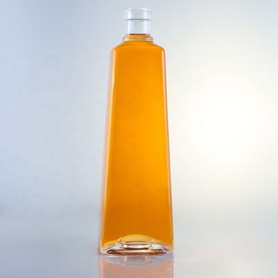 750 ml Flint Glass Clear Quadrat Round Gin Flasche mit Schrauben Oberfläche und freiem Design