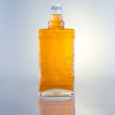 750 ml Flint Glass Clear Quadrat Round Gin Flasche mit Schrauben Oberfläche und freiem Design