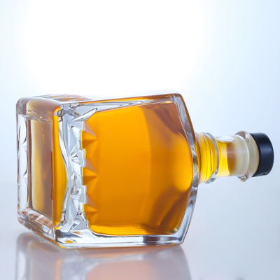 Einzigartiges Design Custom 500 ml 700 ml Super Flint Glasflasche für Rum Whiskey Wodka Brandy