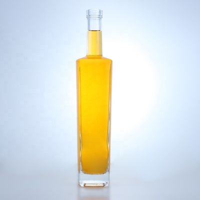 700 ml High Flint Round Shape Liquor Glass Flasche mit benutzerdefiniertem Logo und Korkoberfläche