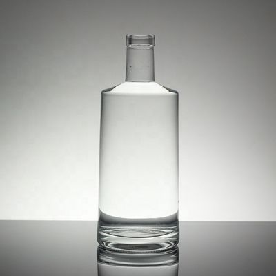 Crystal Flint Glass 750 ml runde Wodka-Glasflaschen mit Glaskragen