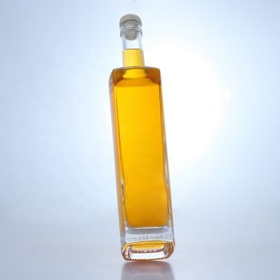 700 ml High Flint Round Shape Liquor Glass Flasche mit benutzerdefiniertem Logo und Korkoberfläche