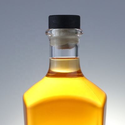 700 ml Quadrat-Gin-Flasche mit Korkveredelung und dickem Boden aus Extra-Flickenglas