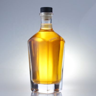 700 ml Quadrat-Gin-Flasche mit Korkveredelung und dickem Boden aus Extra-Flickenglas