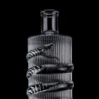 Custom Logo Klar 750ml Bar Top Emossed Schlange Zeichnung Glasflasche für Wodka-Zylinder