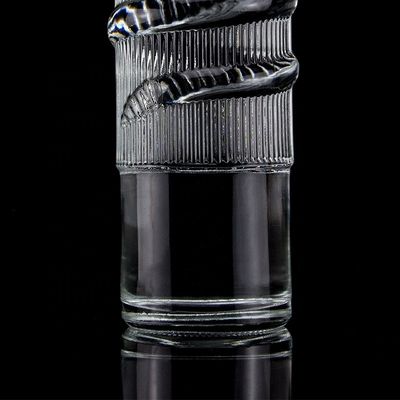 Custom Logo Klar 750ml Bar Top Emossed Schlange Zeichnung Glasflasche für Wodka-Zylinder