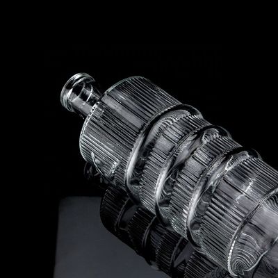 Custom Logo Klar 750ml Bar Top Emossed Schlange Zeichnung Glasflasche für Wodka-Zylinder