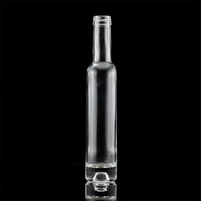 750 ml schwere, klare Glasflasche mit Goldmetallkappe