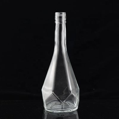 750 ml Schnittform Einzigartiges Design Glas Spirituosen Flasche Hergestellt von für Custom Made