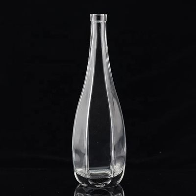 750 ml Schnittform Einzigartiges Design Glas Spirituosen Flasche Hergestellt von für Custom Made