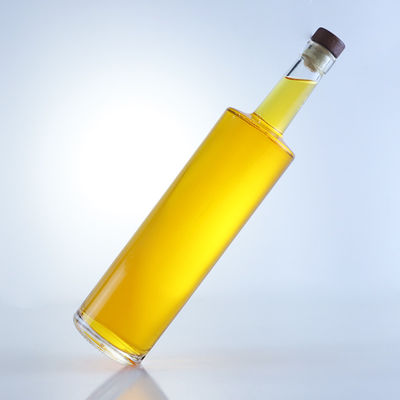 Customized Logo Versiegelung Typ Kork Glasflasche für Whisky Wodka Tequila Gin Rum gemacht
