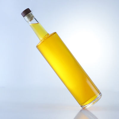 Customized Logo Versiegelung Typ Kork Glasflasche für Whisky Wodka Tequila Gin Rum gemacht