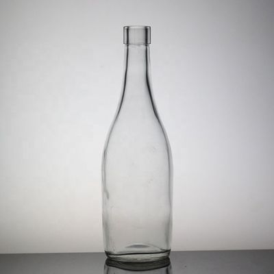 Durchsichtige Flasche mit Apfelsaft 500 ml Glasflasche mit Plastikkappe