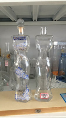 Custom Design Weiblicher Körper Sonderform Alkoholflasche 1000 ml 750 ml mit Decal Oberfläche