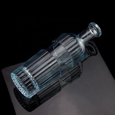 Pretty Light Blue 750ml 75cl Vertikalstreifen Wodka Flasche mit Deckel aus klarem Glas