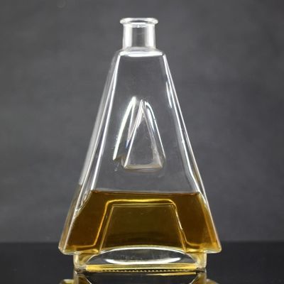 Grundmaterial Glasflasche mit einzigartiger Buchstabenform und Korkkappe