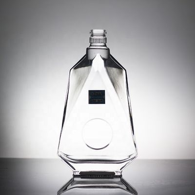 Grundmaterial Glasflasche mit einzigartiger Buchstabenform und Korkkappe