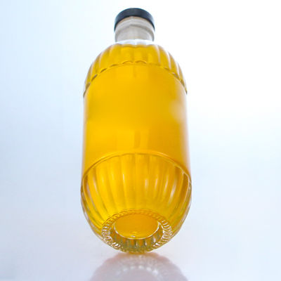 Glasflasche für industrielle Getränke mit geprägter Form und rundem Kork