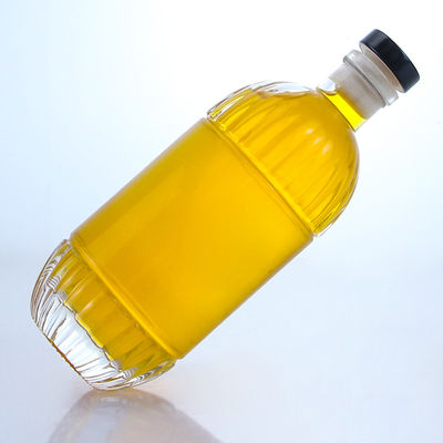 Glasflasche für industrielle Getränke mit geprägter Form und rundem Kork