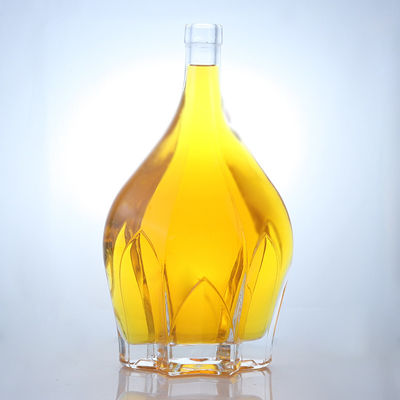 Flint Glass Embossed Design Schraubkappe Spirituosenflasche für Whisky Wodka Tequila Gin Rum