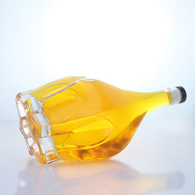 Flint Glass Embossed Design Schraubkappe Spirituosenflasche für Whisky Wodka Tequila Gin Rum
