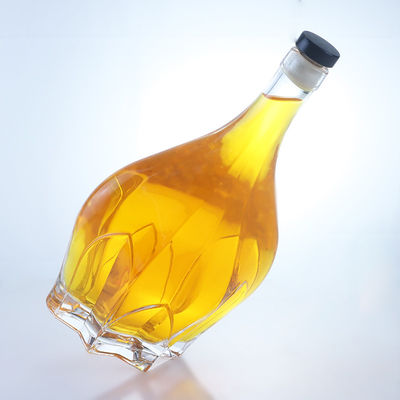 Flint Glass Embossed Design Schraubkappe Spirituosenflasche für Whisky Wodka Tequila Gin Rum