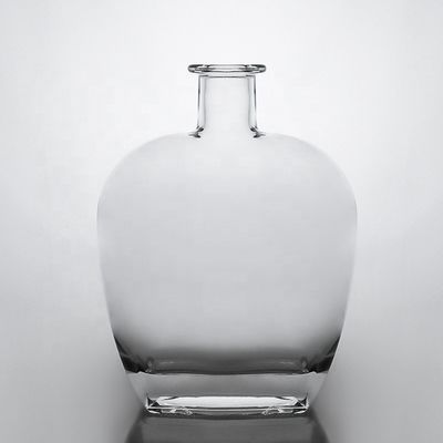 Custom Clear Flat 750ml Glasflasche mit Kork für Wodka Whiskey Gin Industriegetränke