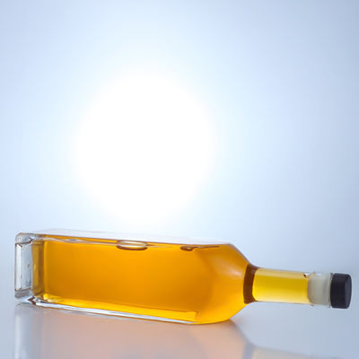 Quadratische Flasche aus Super-Flint-Glas in klarer Farbe für Wodka, Whisky und Tequila Gin