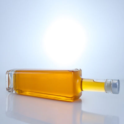 750 ml Glasflasche für Brandy, Wodka, Whisky und Korkkappe in quadratischer Form