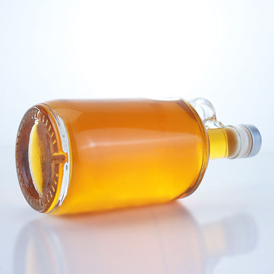 750 ml Glasgeflasche für Wodka Rum Tequila mit Ringgriffe am Hals und Korkkopf