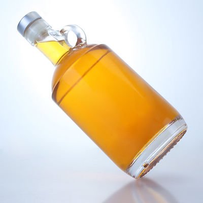 750 ml Glasgeflasche für Wodka Rum Tequila mit Ringgriffe am Hals und Korkkopf