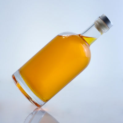 Custom Logo und Kappe 750ml Glas Flasche für Rum Gin Wodka Custom Korkkappe