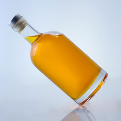 Custom Logo und Kappe 750ml Glas Flasche für Rum Gin Wodka Custom Korkkappe